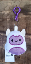 Load image into Gallery viewer, Yeit purple keychain stuffie
