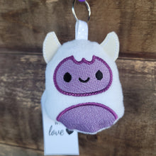 Load image into Gallery viewer, Yeit purple keychain stuffie
