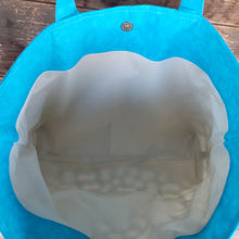 Load image into Gallery viewer, Daisies Tote Bag
