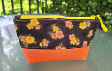 Load image into Gallery viewer, Flowers Two Tone Snack Bag
